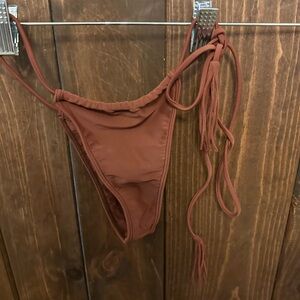 Minimale animale thong bottom